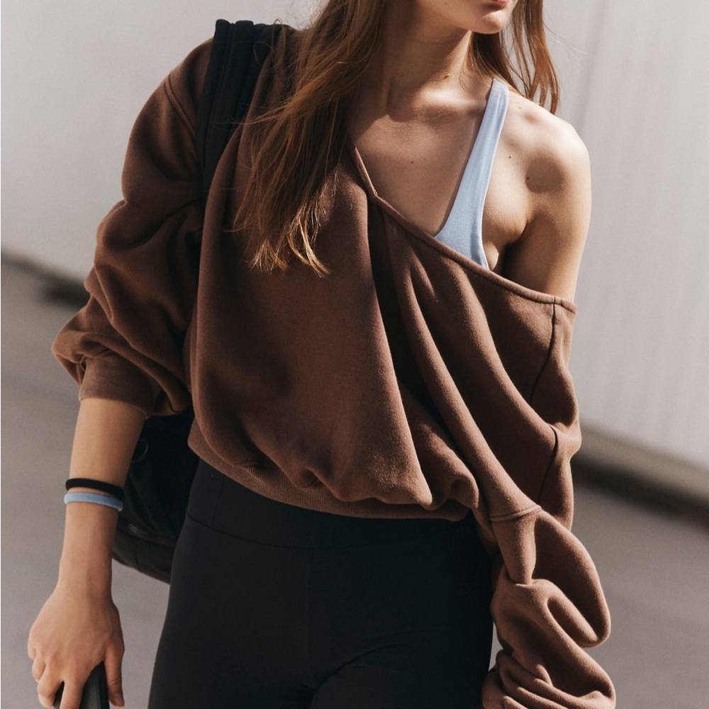 Free people double v pull over walnut medium Brown Off-Shoulder Sweatshirt
